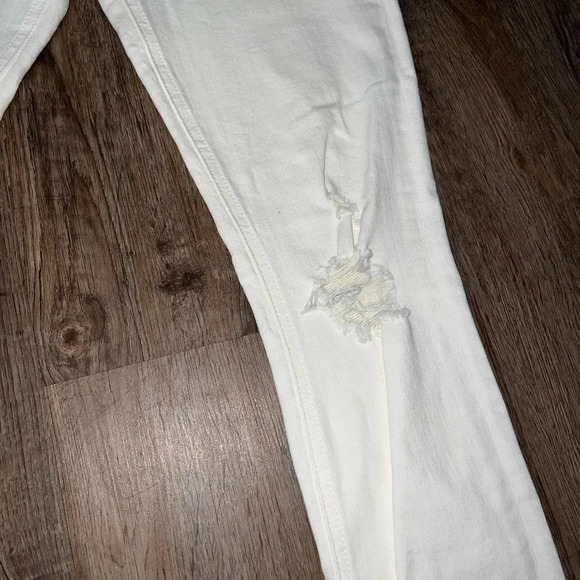 EXPRESS • Distressed Cropped Jeans - Picture 4 of 8